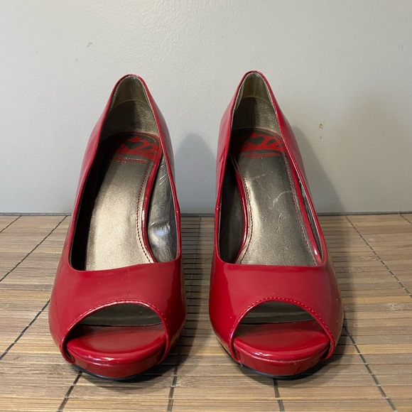 Fergalicious Red Peep Toe Pumps  9M
Heel height is 4 inches
Sexy Career Date - Picture 4 of 9